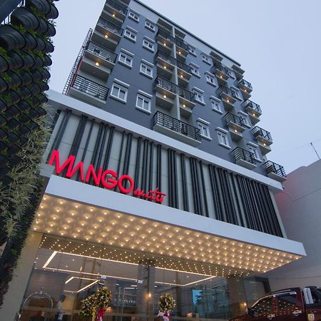 Mango Suites Cauayan Екстериор снимка