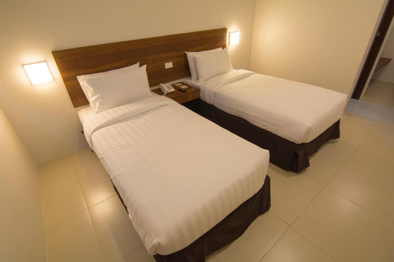 Mango Suites Cauayan Екстериор снимка