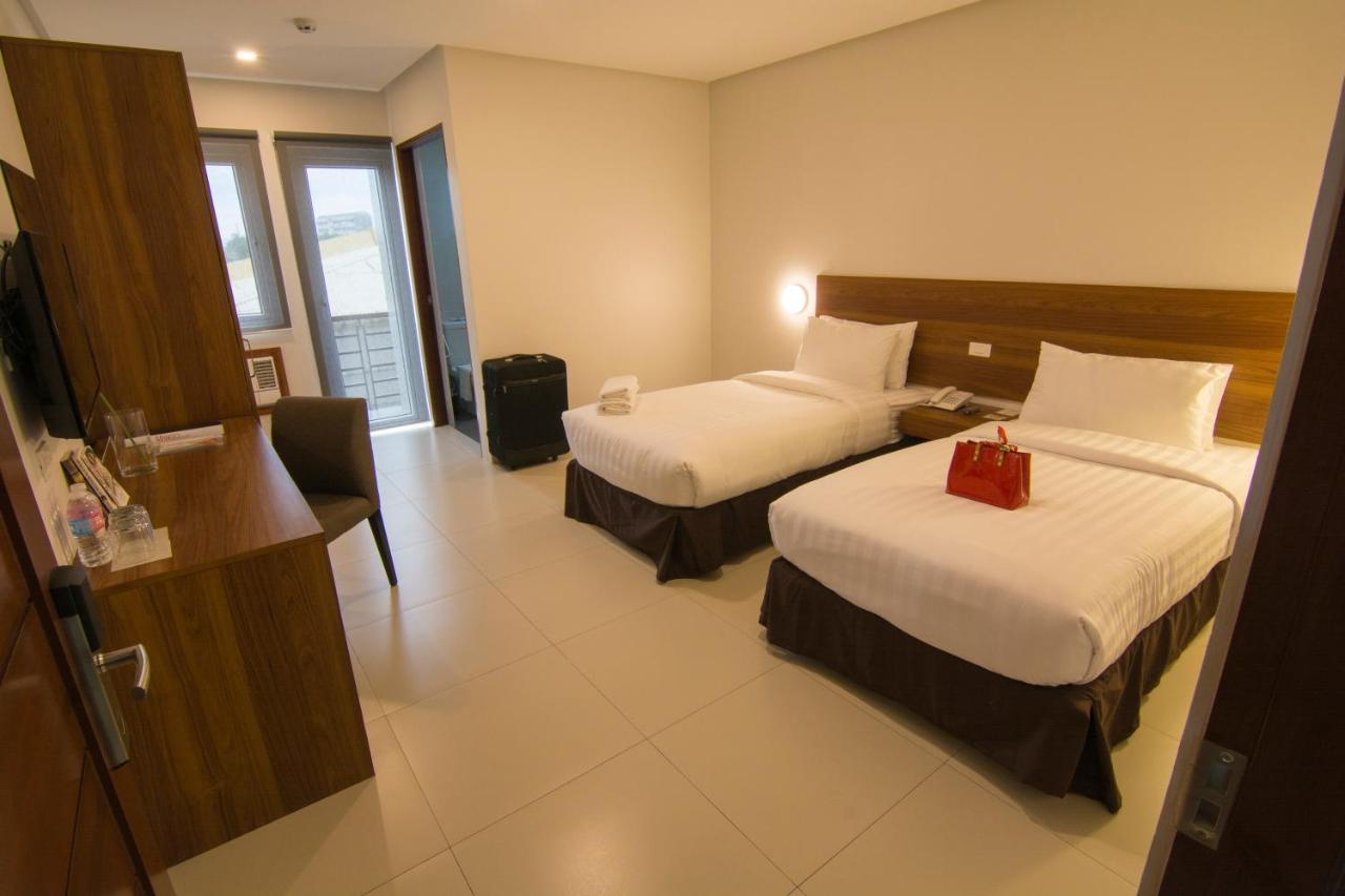 Mango Suites Cauayan Екстериор снимка