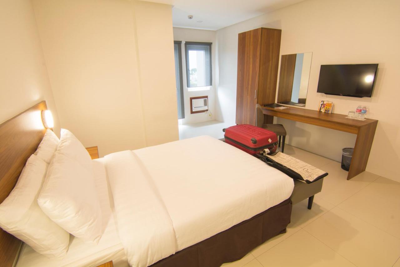 Mango Suites Cauayan Екстериор снимка