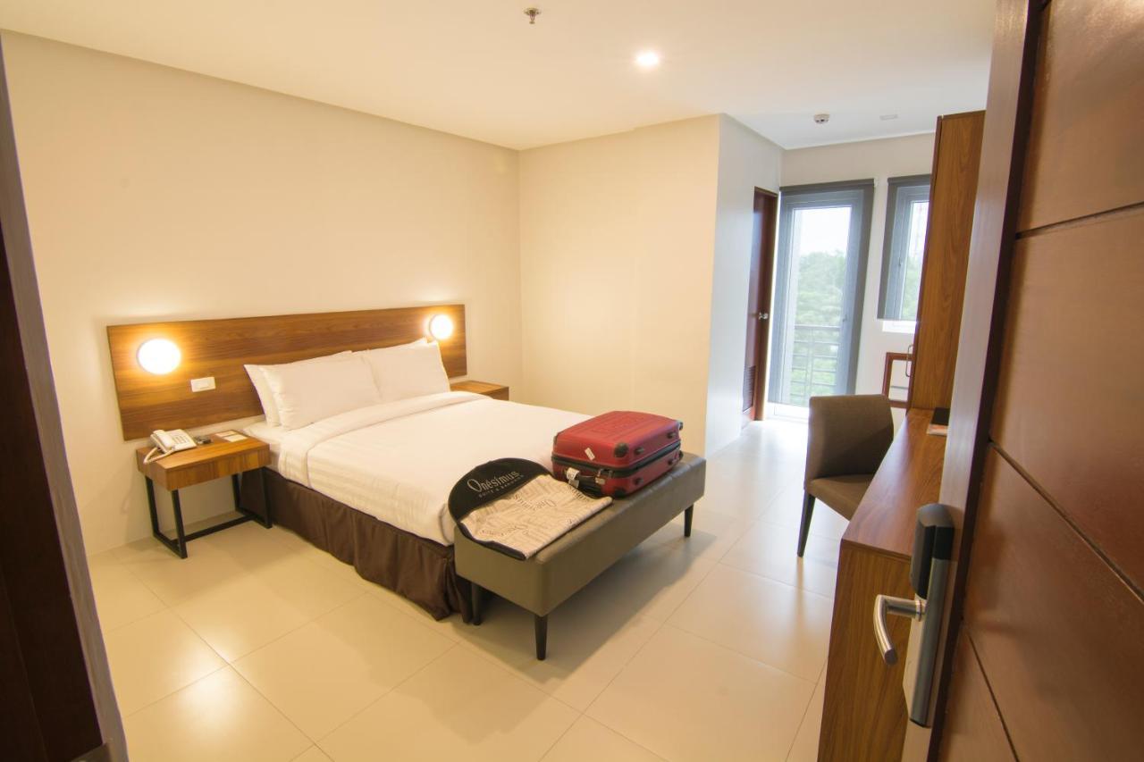 Mango Suites Cauayan Екстериор снимка