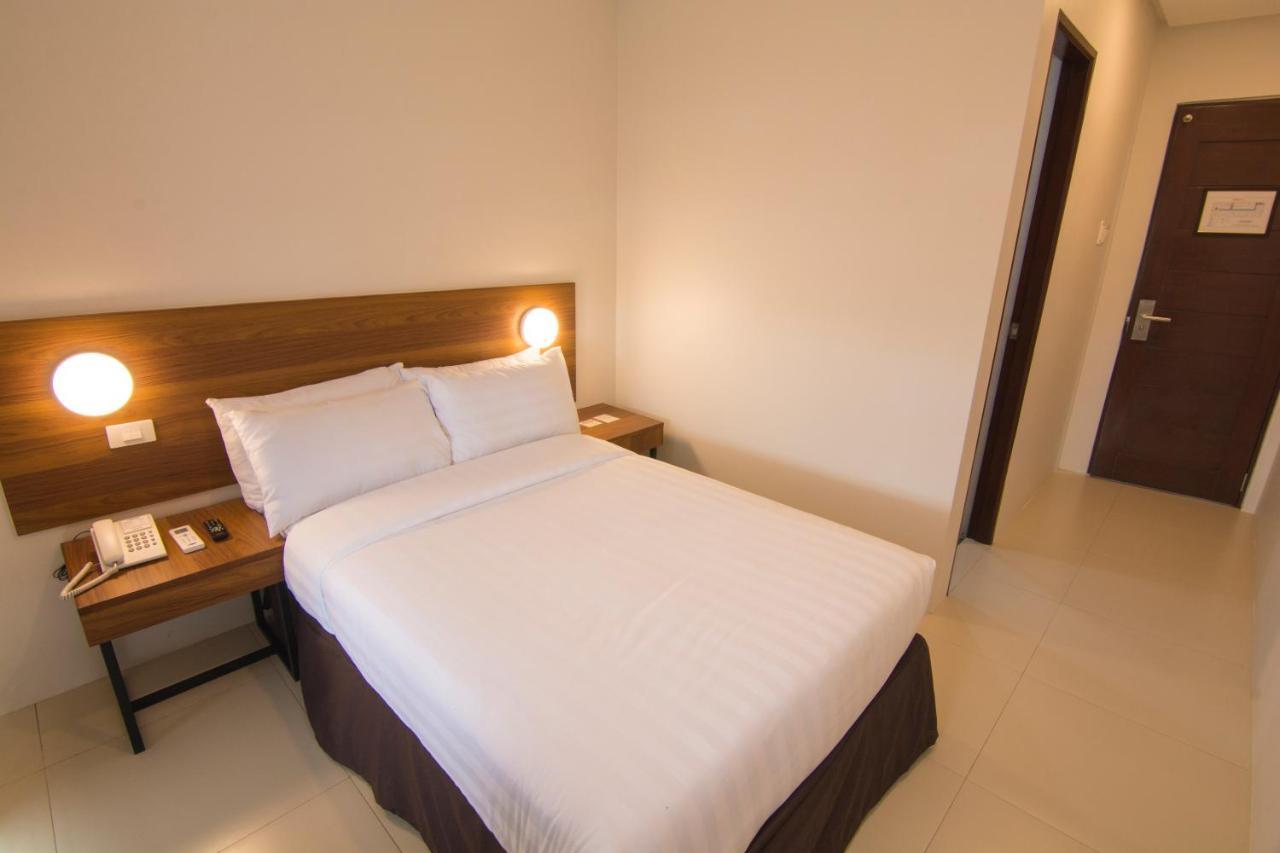 Mango Suites Cauayan Екстериор снимка