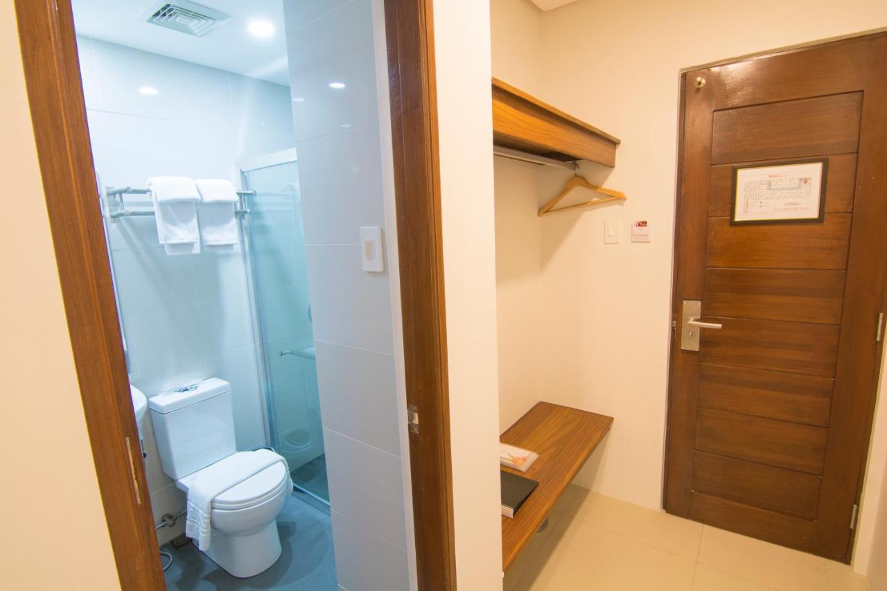 Mango Suites Cauayan Екстериор снимка