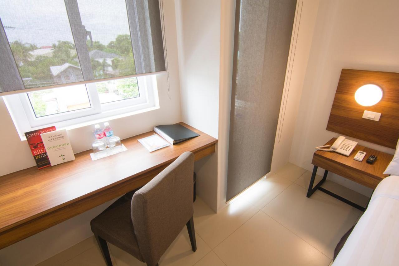 Mango Suites Cauayan Екстериор снимка