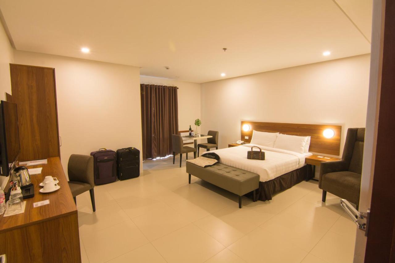 Mango Suites Cauayan Екстериор снимка