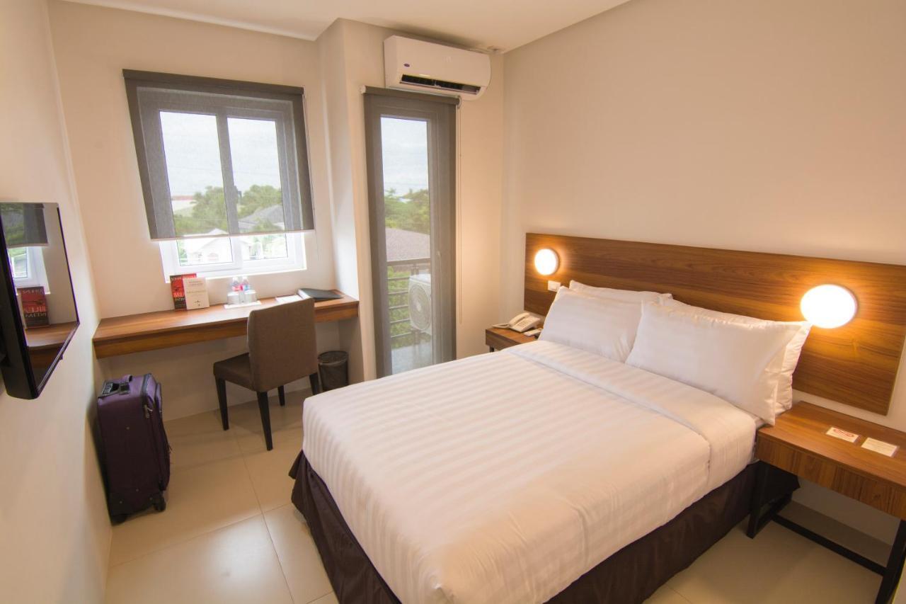 Mango Suites Cauayan Екстериор снимка